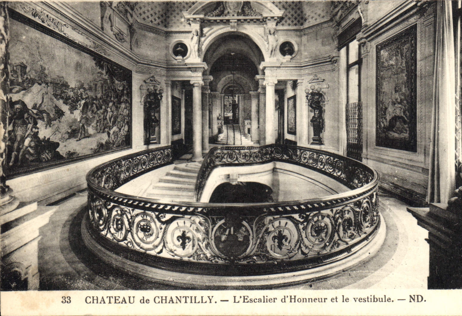CPA Chateau de Chantilly L'Escalier d'Honneur et le vestibule 
