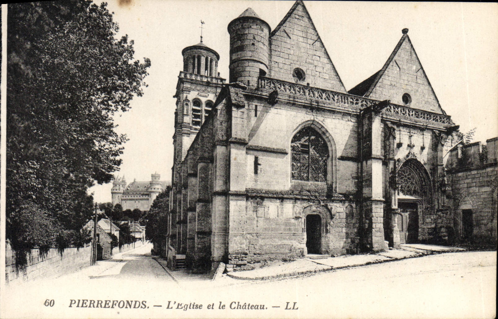 CPA Pierrefonds L'Eglise et le Chateau 