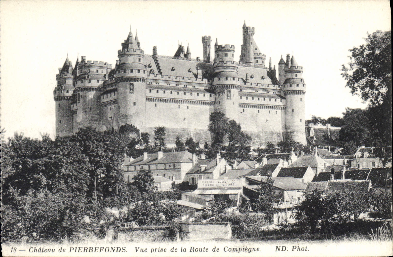 CPA Chateau de Pierrefonds Vue prise de la Route de Compiegne 