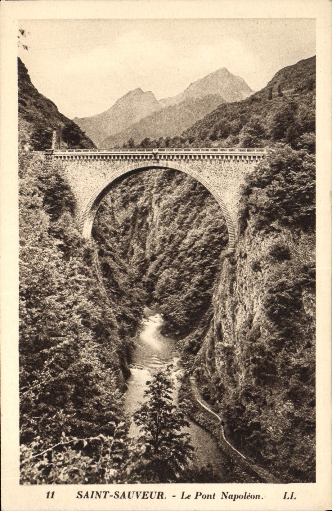 CPA Saint Sauveur Le Pont Napoleon 