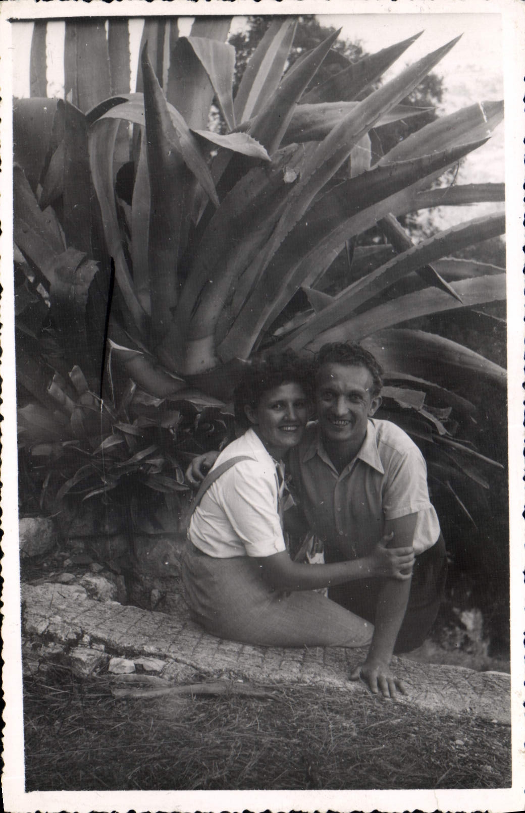 Photo La descente du village d'Eze Aout 1948