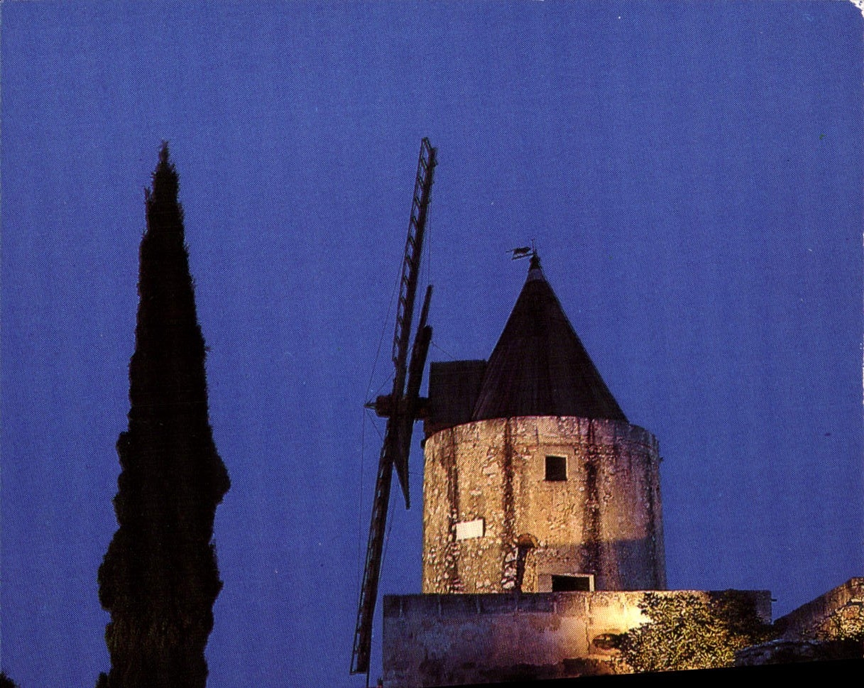 CPM Au coeur de la Provence Fontvieille 