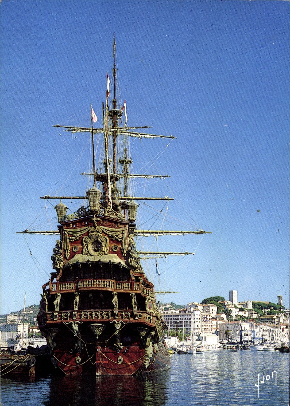 CPM Cannes Alpes Maritimes Galion dans le Port Bateau