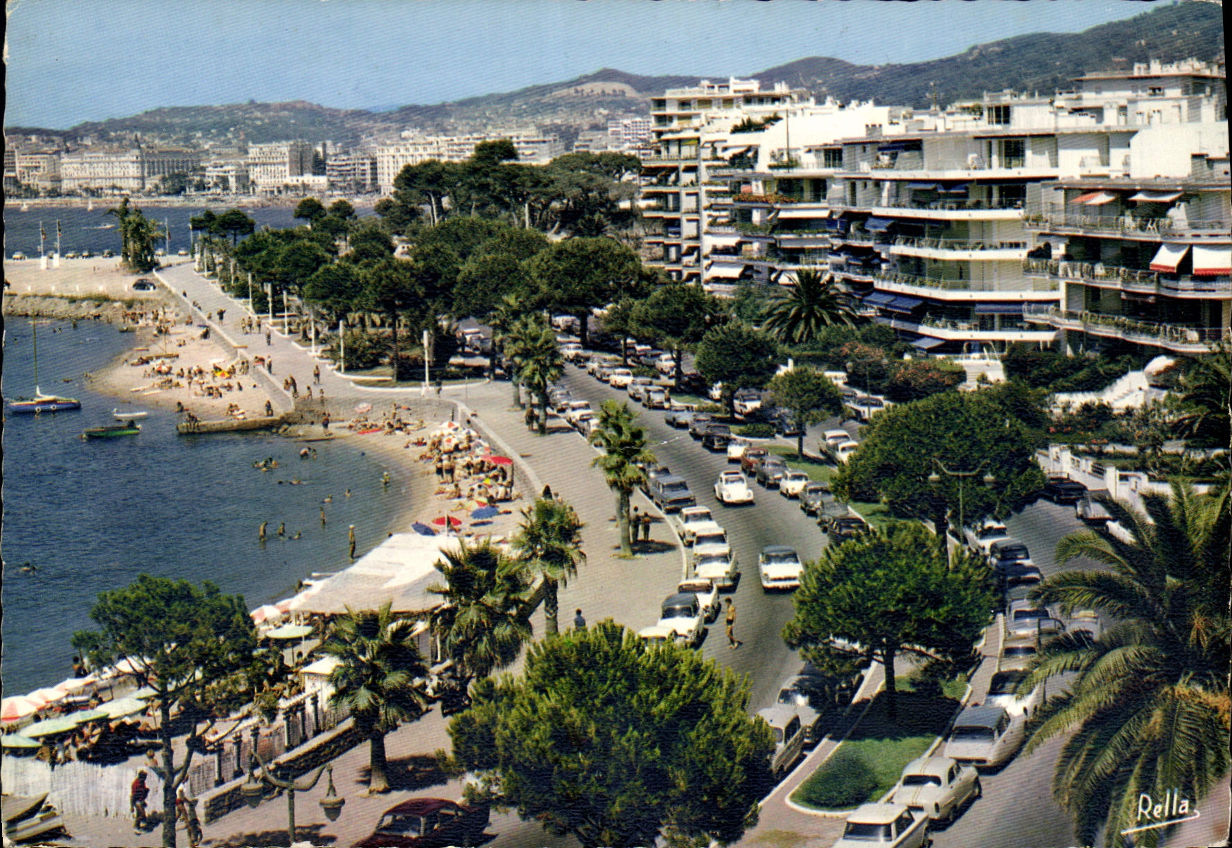 CPM Cannes AM La Croisette vue du Palm Beach et Bijou Plage