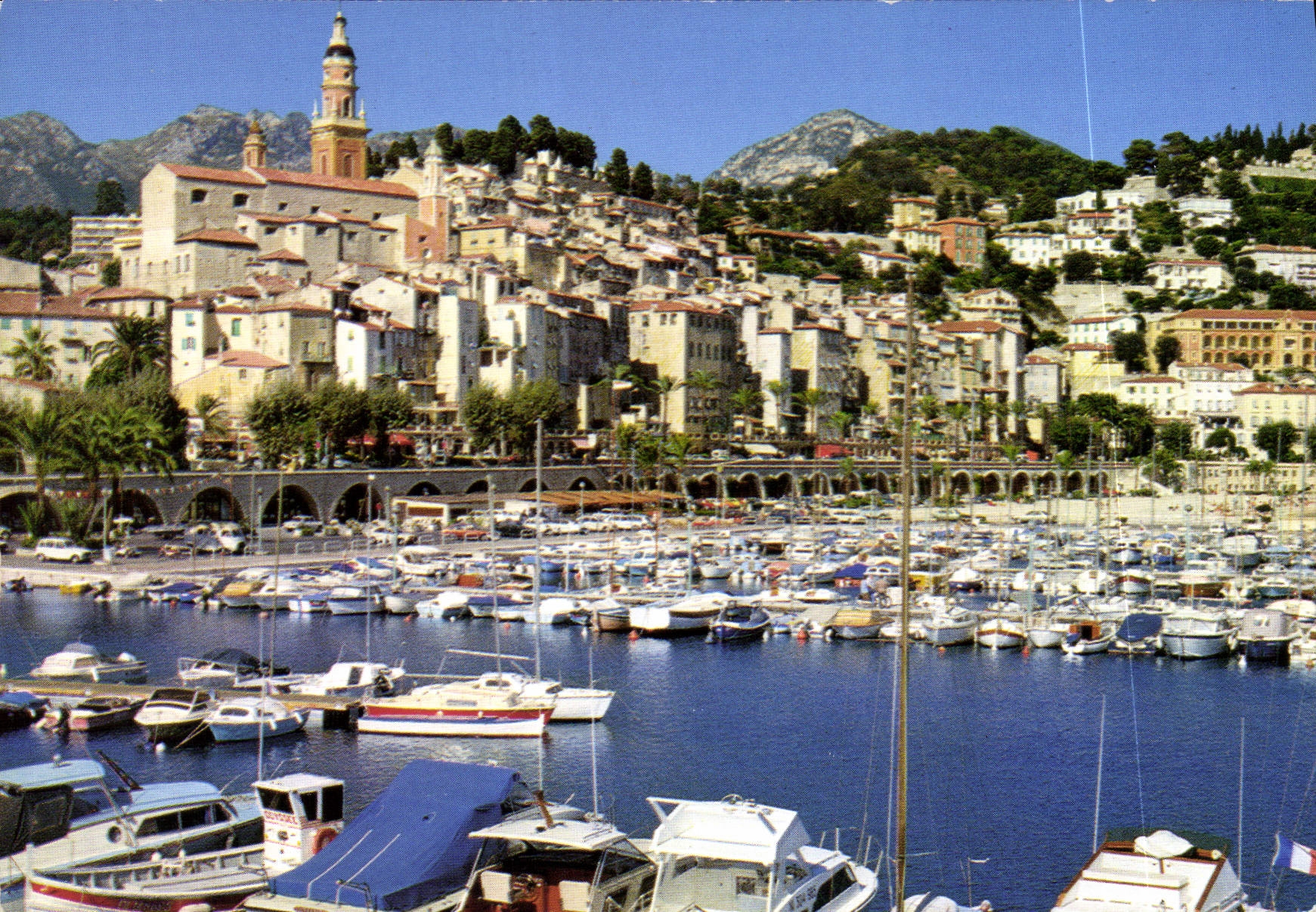 CPM Menton Un coin du port et le vieille ville