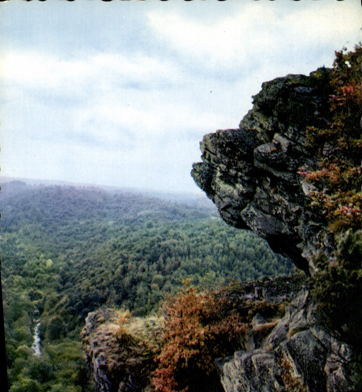 CPM La Suisse Normandie la Roche d'Oetre surplombant le Vide