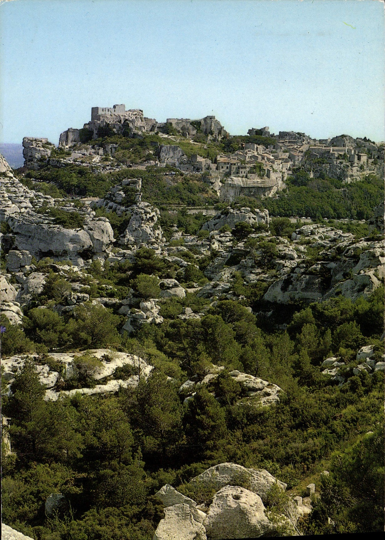 CPM Reflets de Provence les Baux de Provence B du R le Val d'Enfer et le Village des Baux