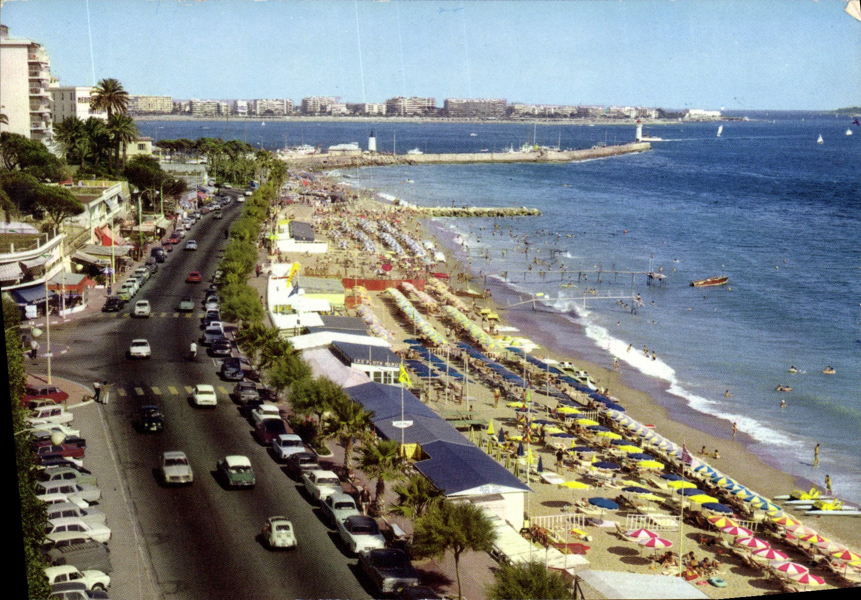 CPM La Cote d'Azur Cannes la Plage du Midi 