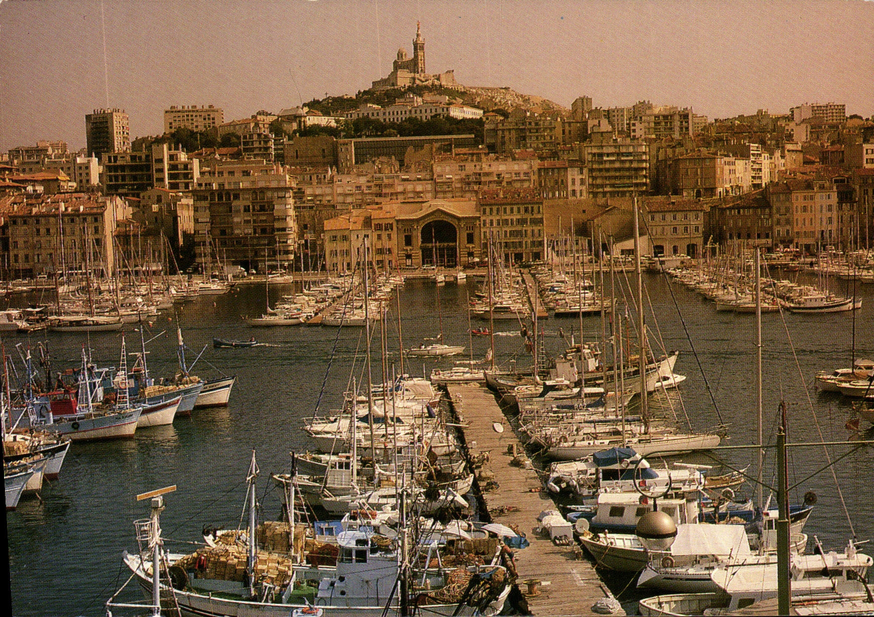 CPM Reflets de Provence Marseille B du R le Vieux Port le Theatre de la Criee Notre Dame de la Garde