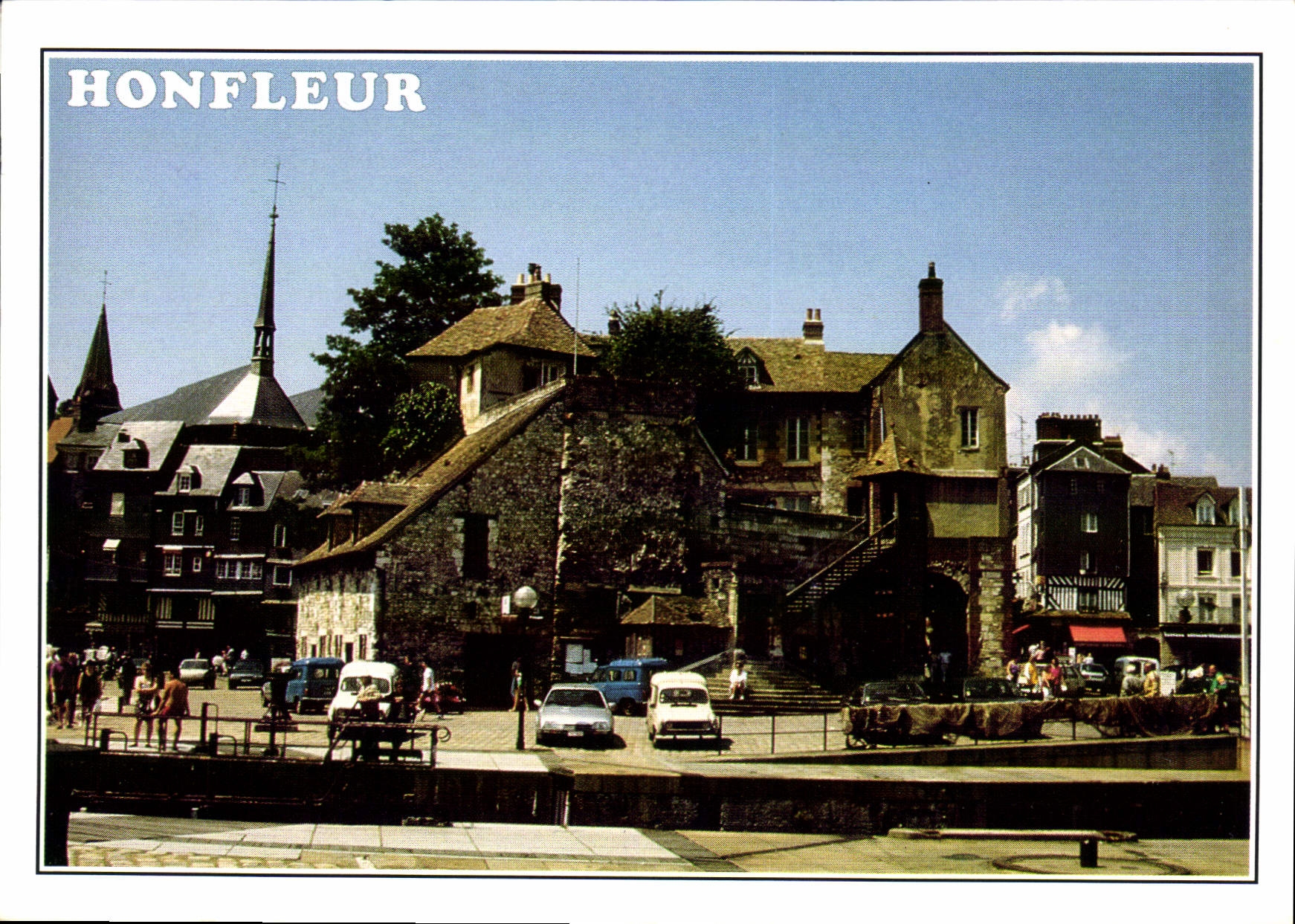 CPM Honfleur Calvados la Lieutenance au fond on apercoit l'eglise Ste Catherine 