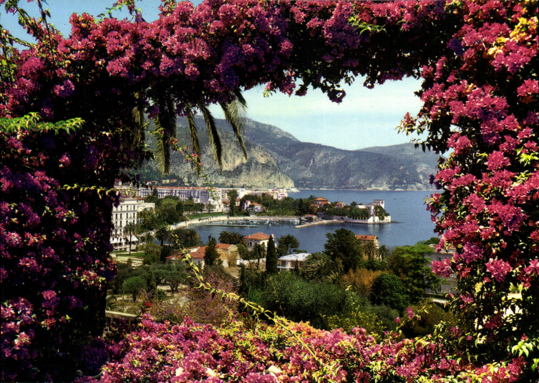 CPM La Cote d'Azur Beaulieu sur Mer la Baie et la Villa Kerylos