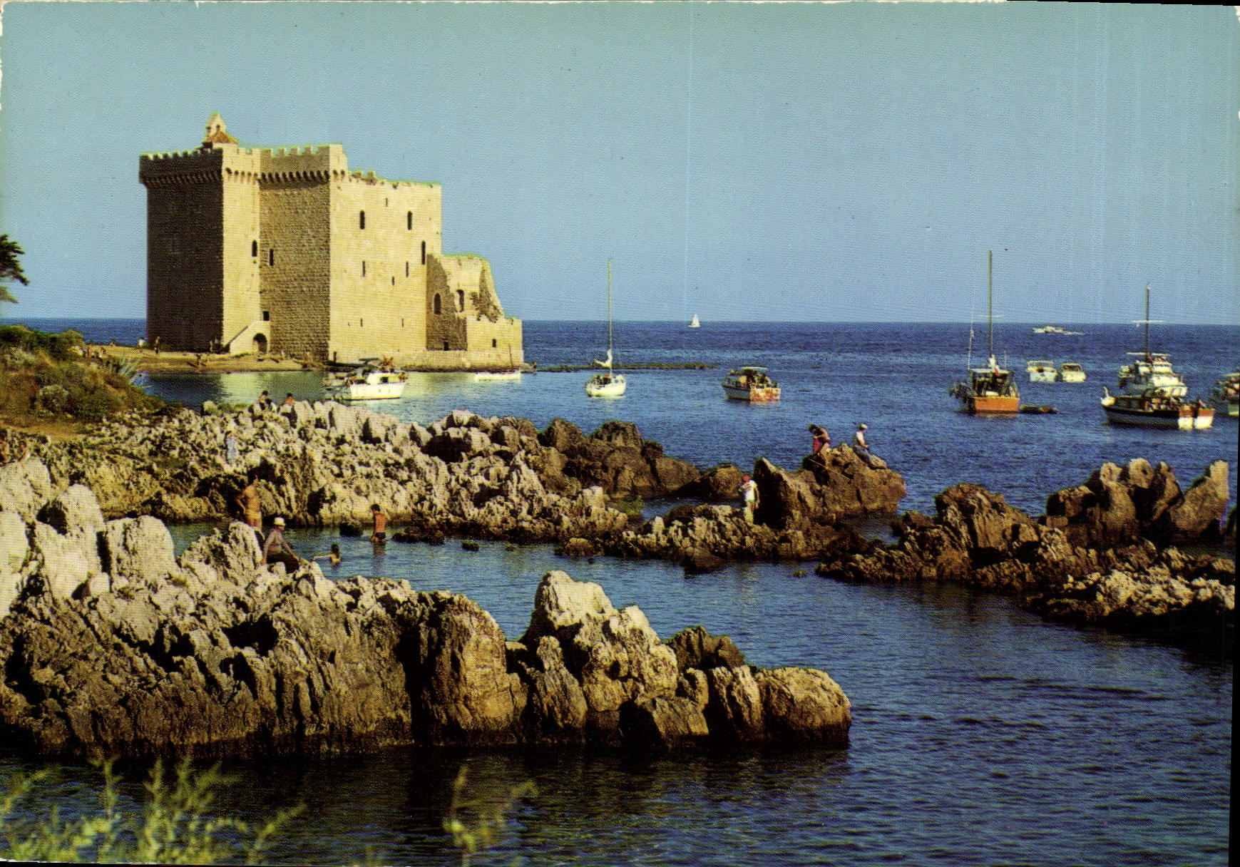 CPM Environs de Cannes Ruines du Vieux Chateau Fortifie de l'Abbaye de Lerins