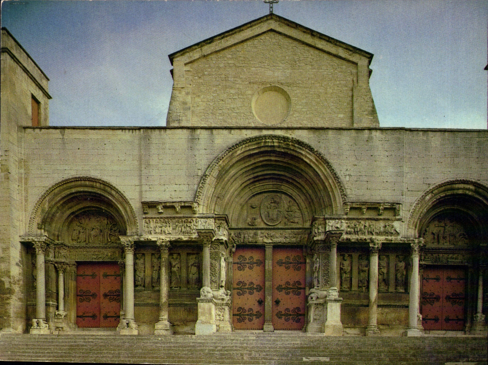 CPM Saint Gilles la Facade 