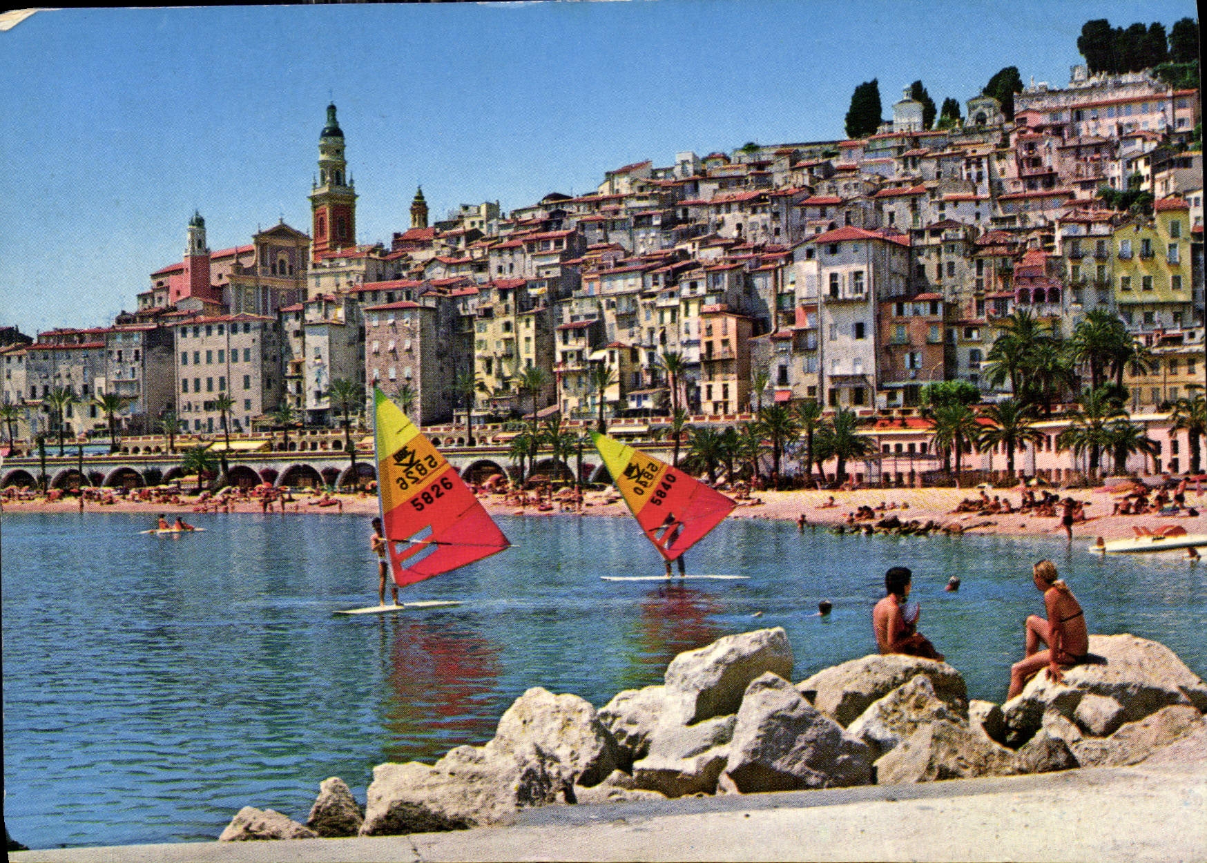 CPM Cote d'Azur Menton Alpes Maritimes les Plages et la Vieille Ville Planche a voile