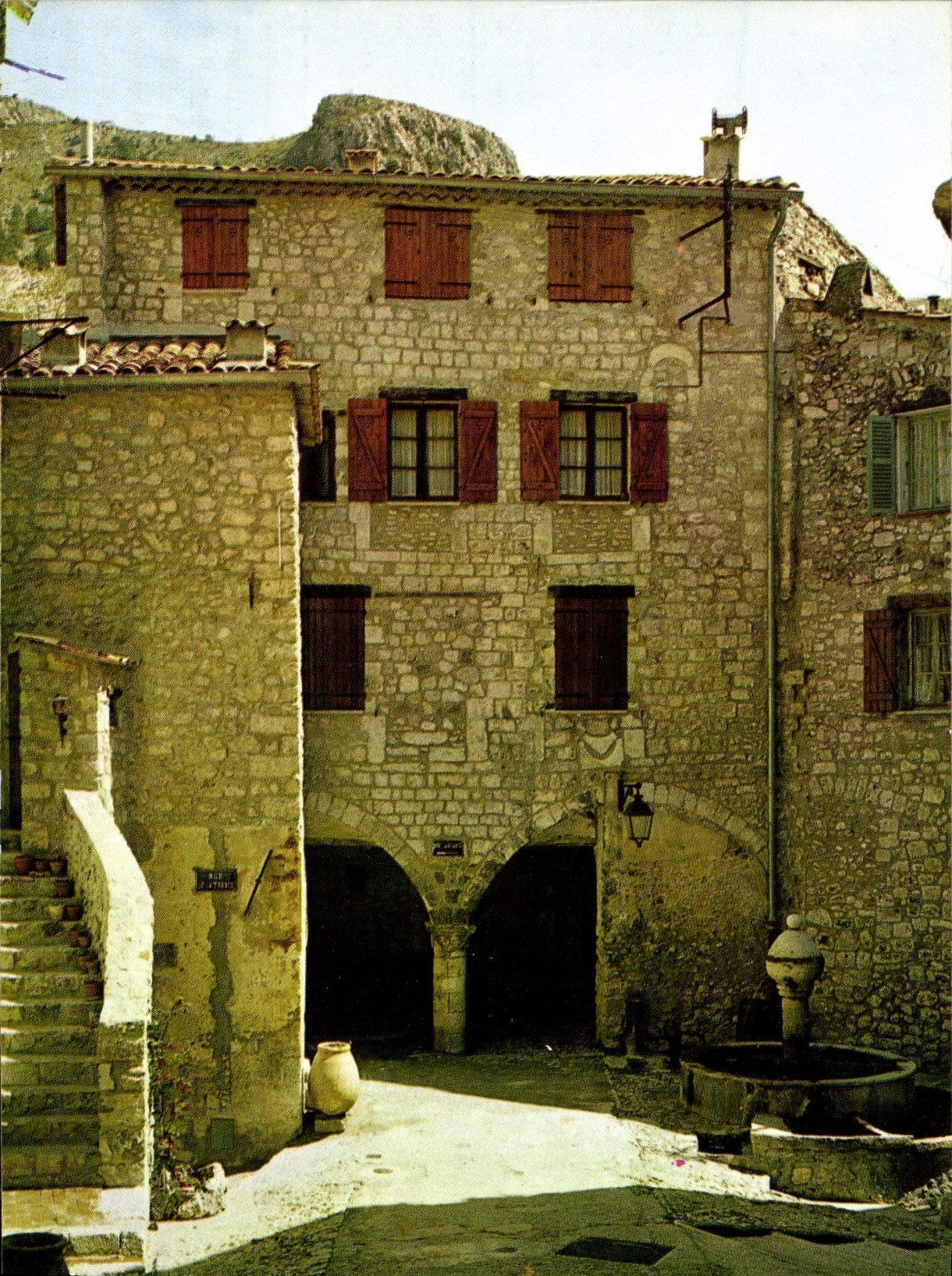 CPM La Cote d'Azur les Sites Pittoresque Peille Vieille Place du Mont Agel 