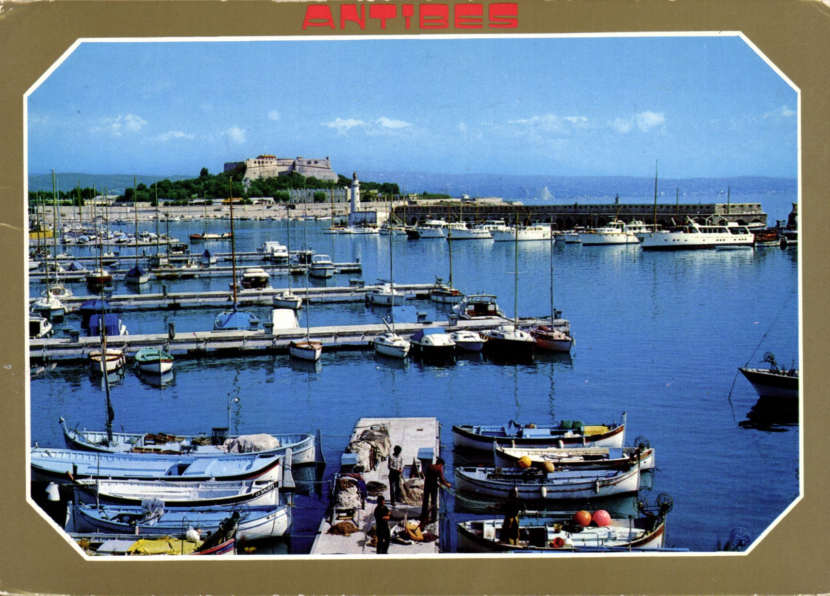 CPM Antibes Cote d'Azur vue du Port et du Fort Carre 