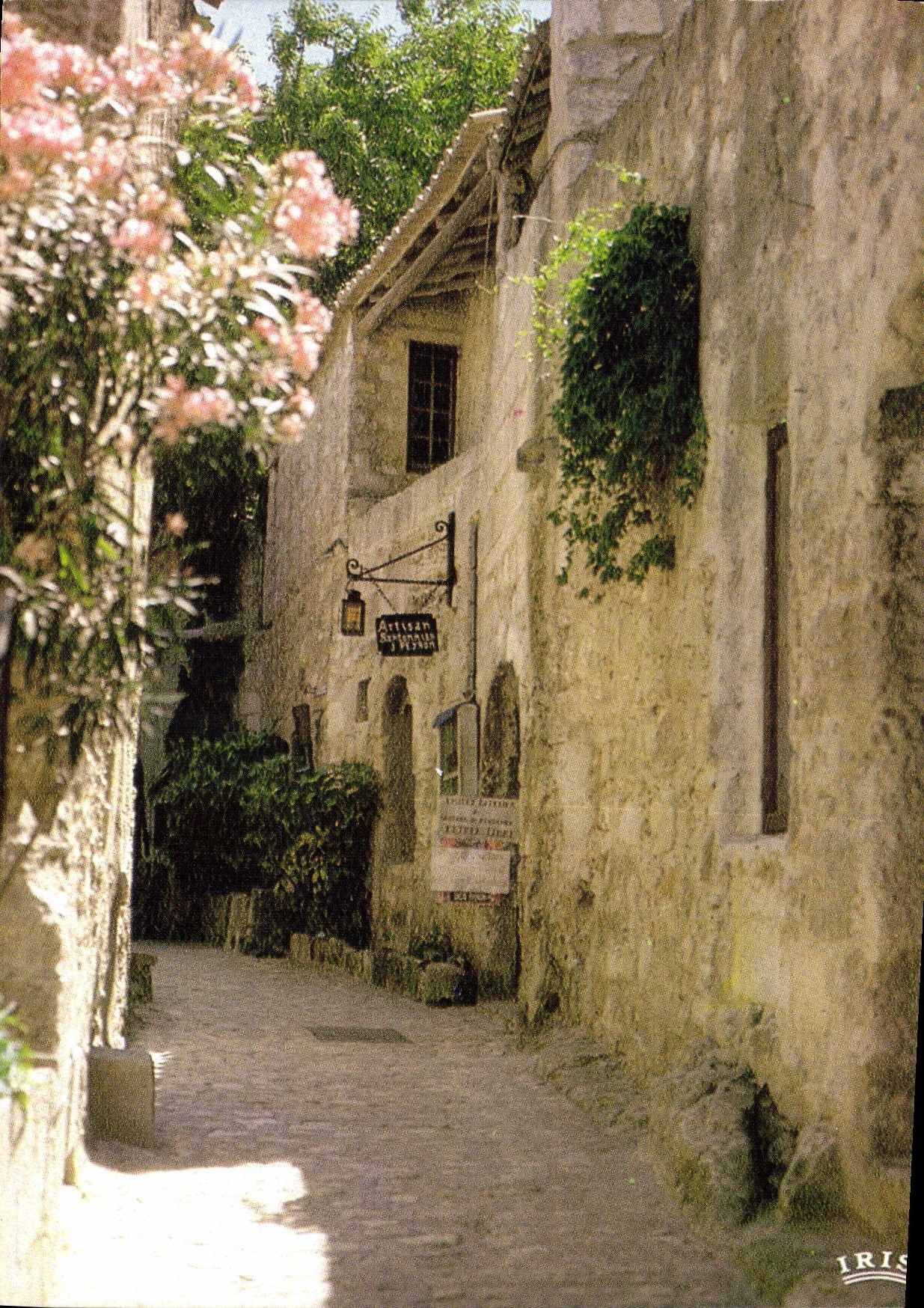 CPM Reflets de provence les Baux de Provence B du R une rue du village