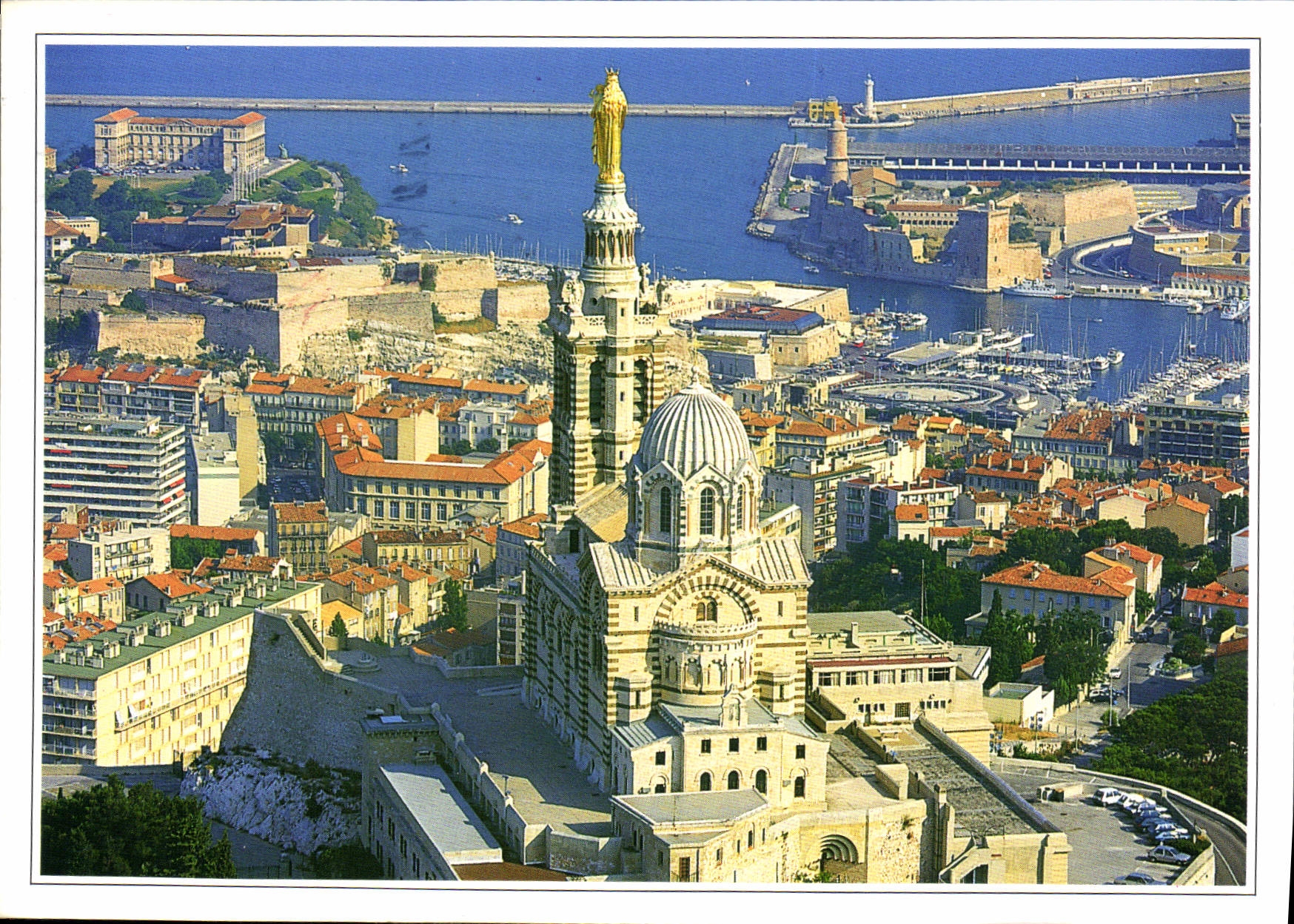 CPM Marseille Notre Dame de la Garde l'entree du vieux Port 