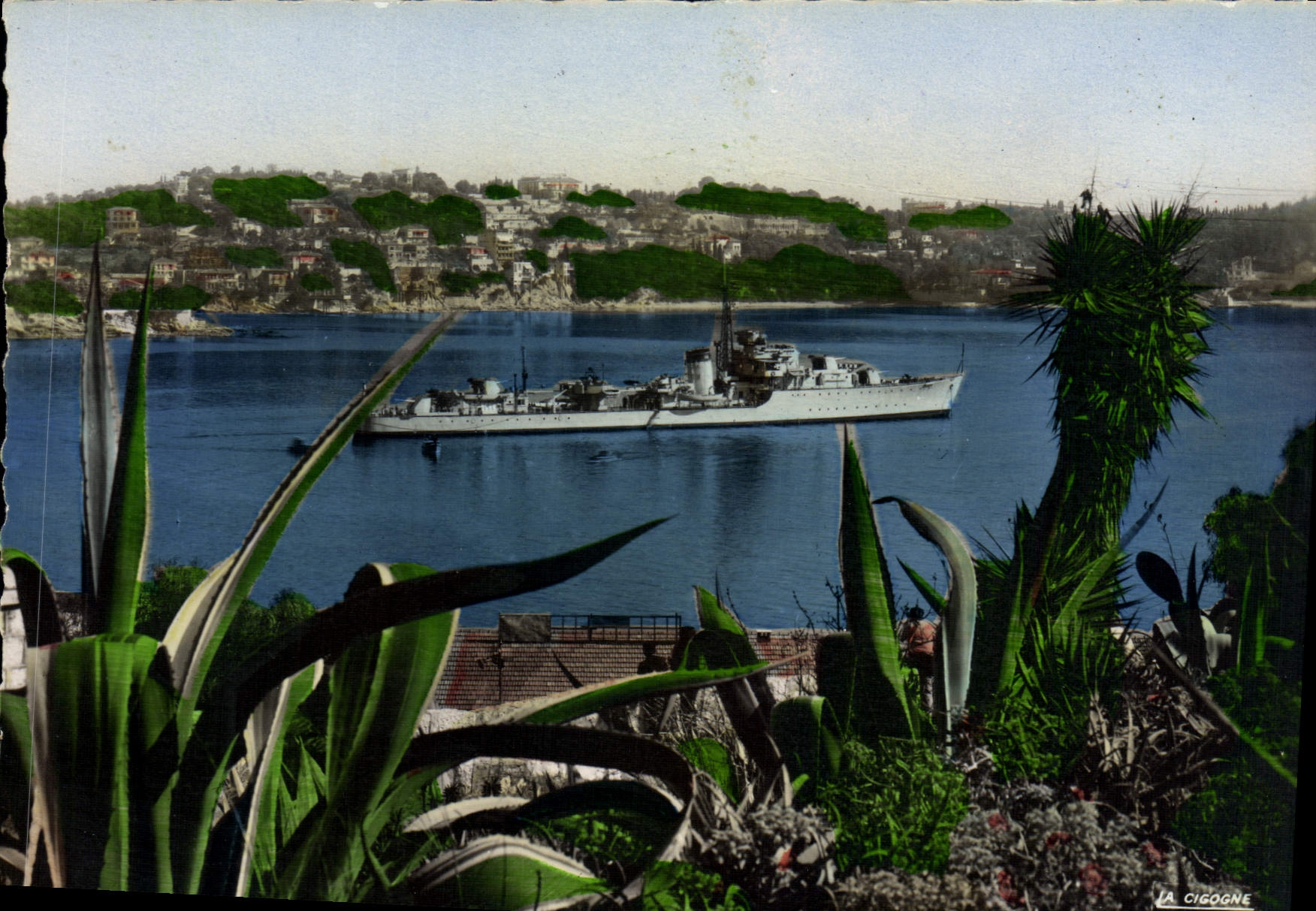 CPM Villefranche sur Mer la rade et vue sur le Cap Ferrat Bateau