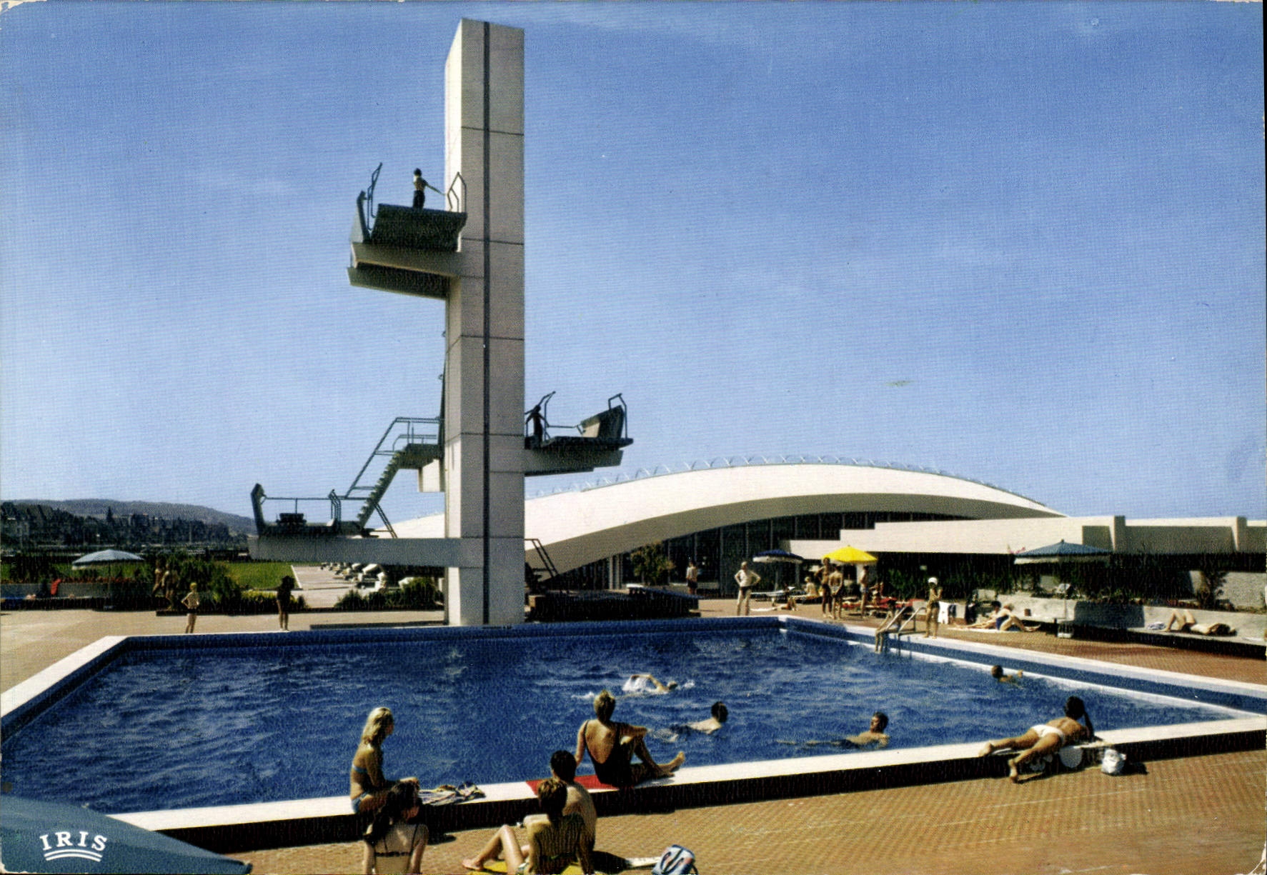 CPM Deauville Plage fleurie Le Plongeoir de la piscine clympique 