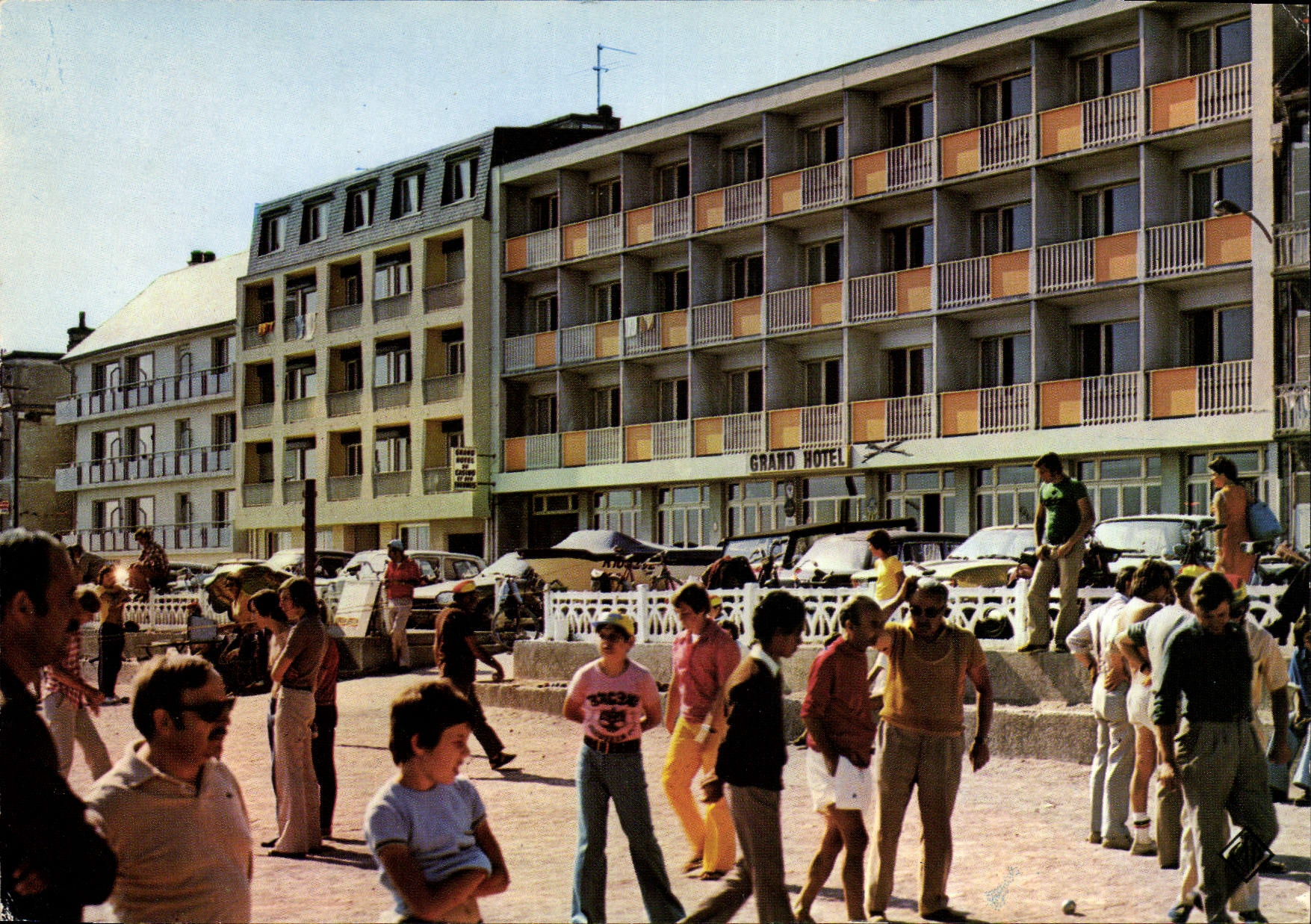 CPM Lac sur Mer Grand Hotel et Residence Guynemer Petanque