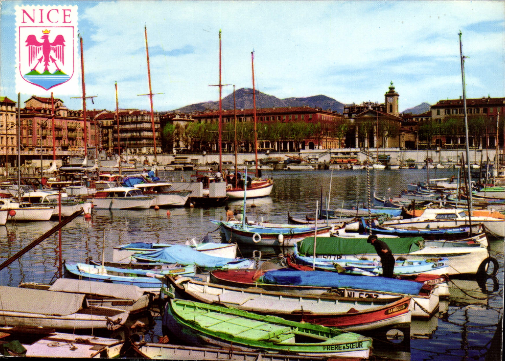 CPM Au soleil de la Cote d'Azur le Port l'Eglise et la Place ile de Beaute Nice Bateaux
