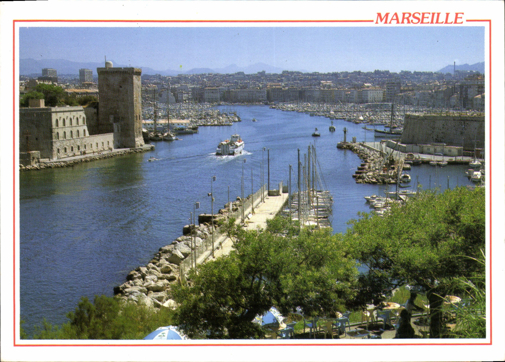 CPM Marseille Bouches du Rhone vue du Jardin du Pharo la Passe et le Fort St Jean