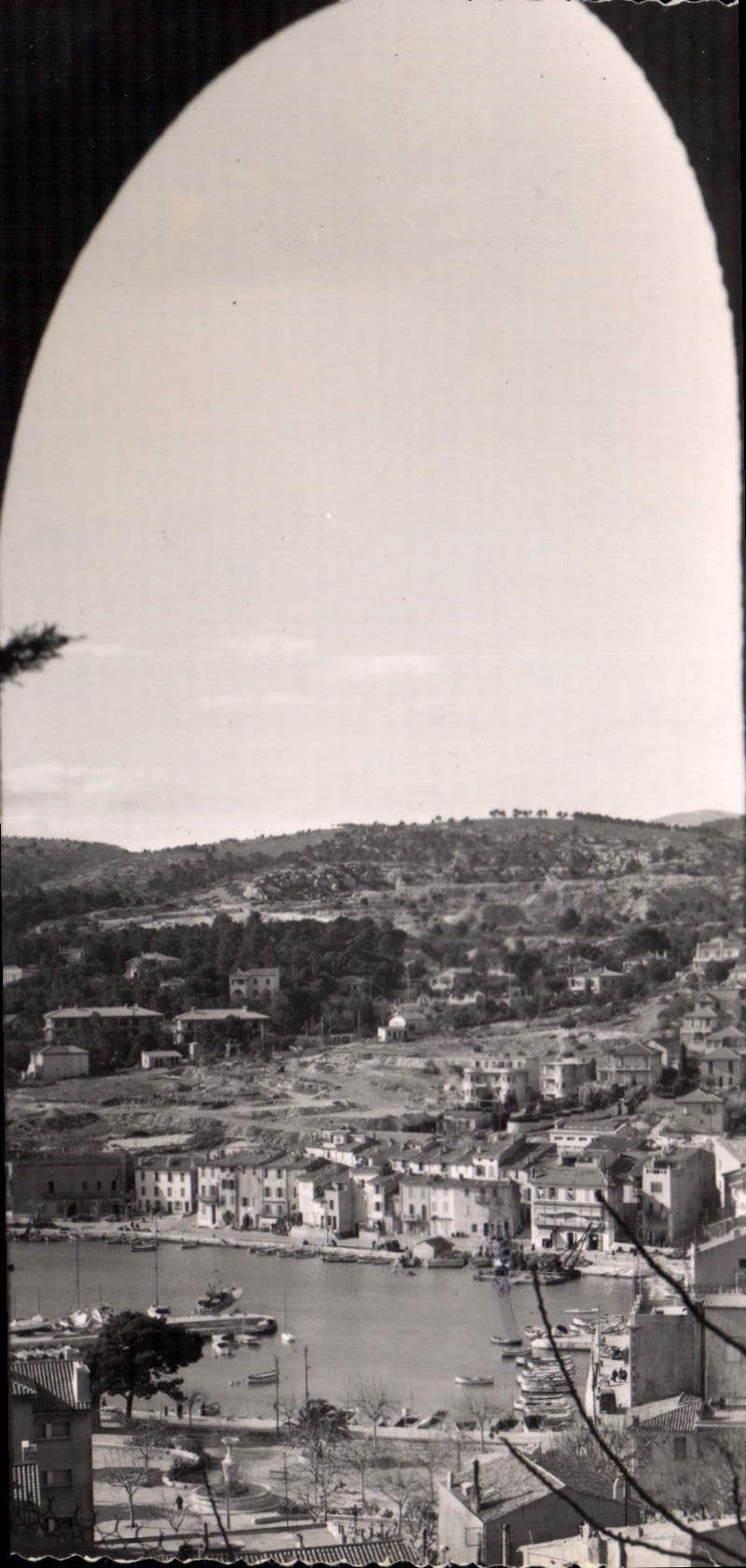 CPM Cassis sur mer vu du Chateau 