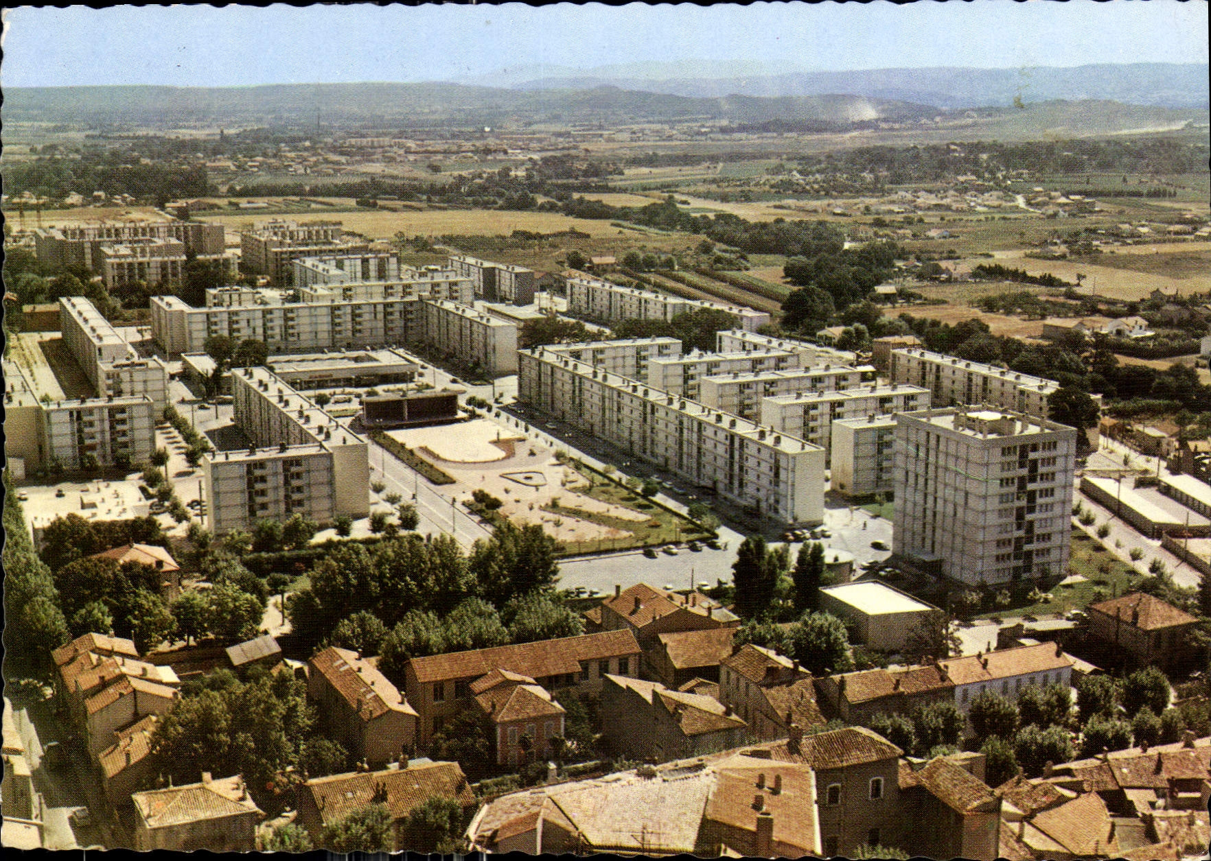 CPM Marignane Bouches du Rhone Parc Camoin 