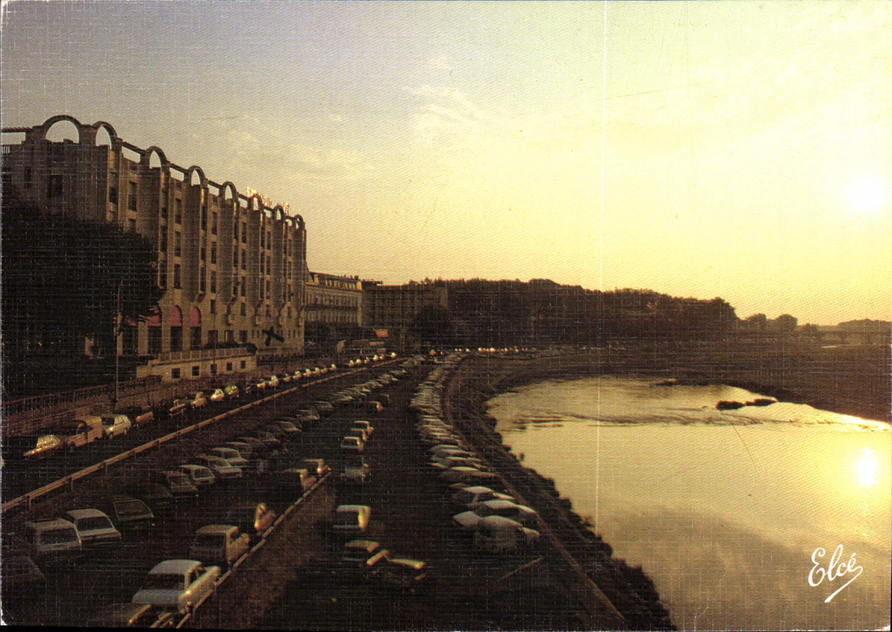 CPM Dax Landes Coucher de soleil sur l'Adour avec l'Hotel Splendid