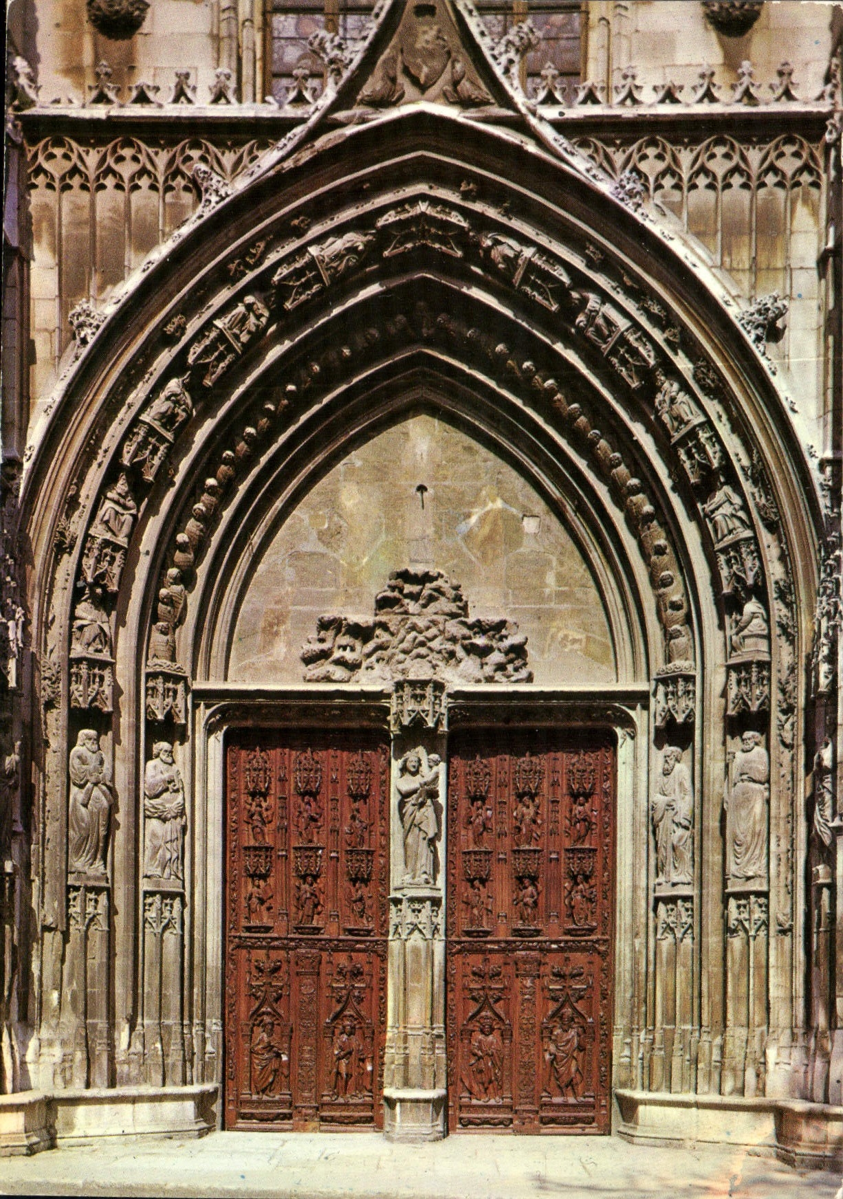 CPM La Cite du Roy Rene Aix en Provence Cathedrale Saint Sauveur Architecture et Portail en bois scu