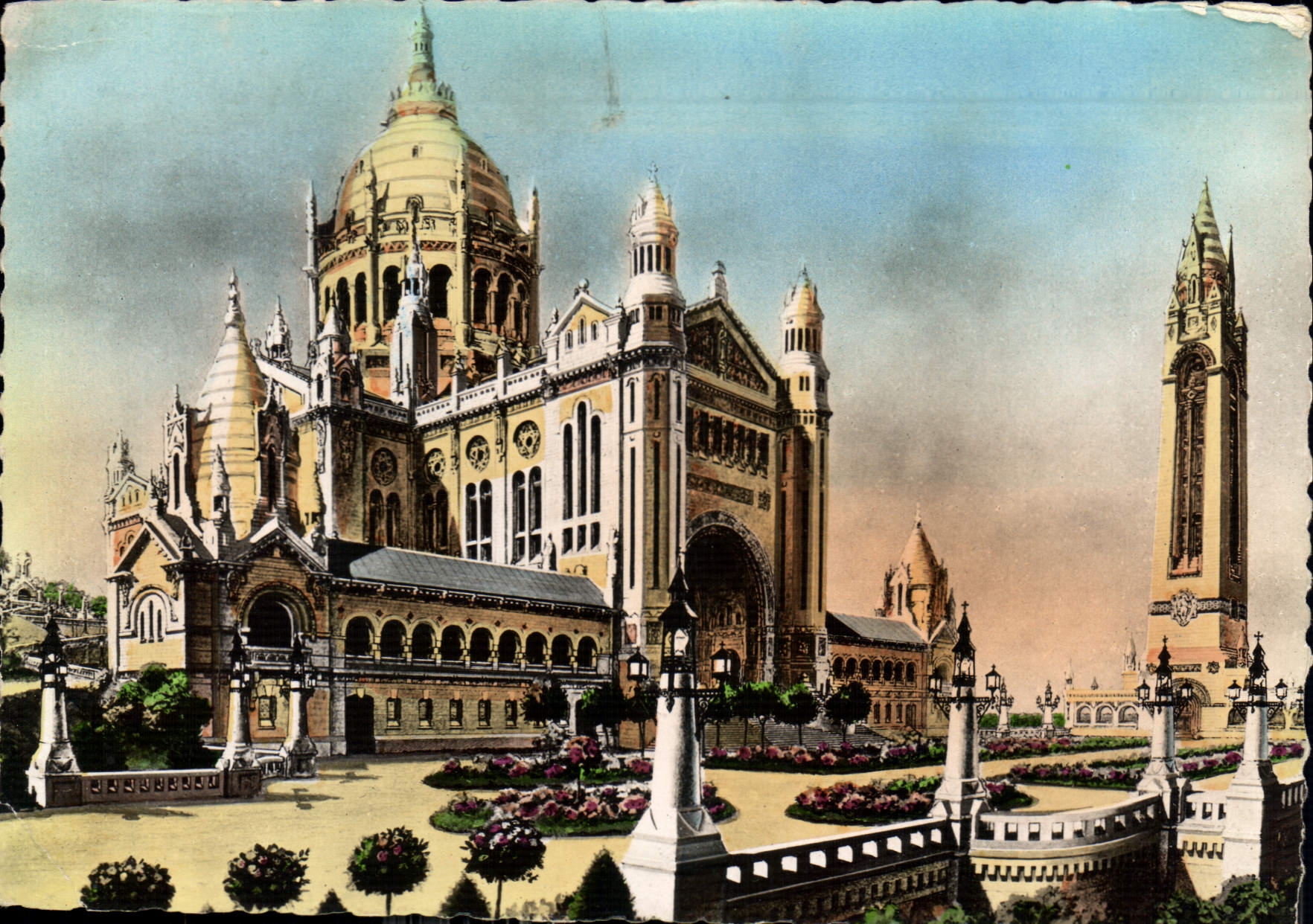 CPM La Bisilique de Lisieux Panorama deneral 