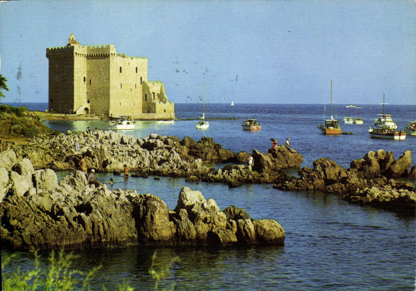 CPM Environs de Cannes Ruines du vieux Chateau fortifie de l'Abbaye de Lerins