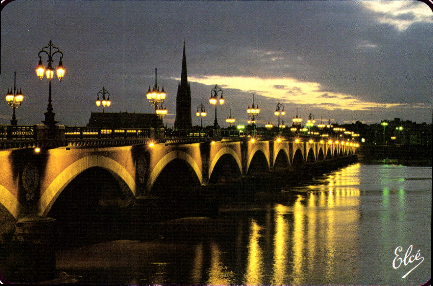 CPM Bordeaux Le pont de Pierre sur la Garonne la nuit 