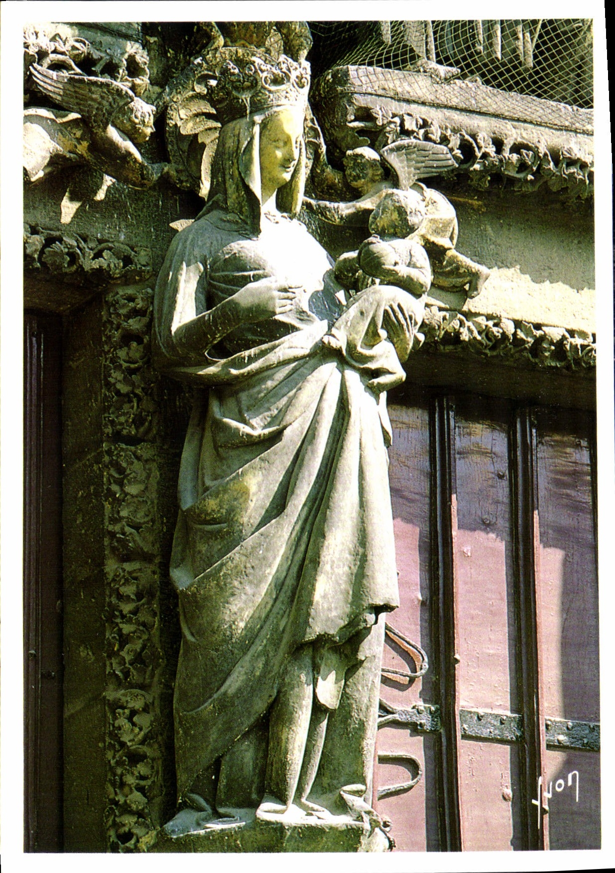 CPM Couleurs et Lumiere de France Amiens Somme la cathedrale la vierge 