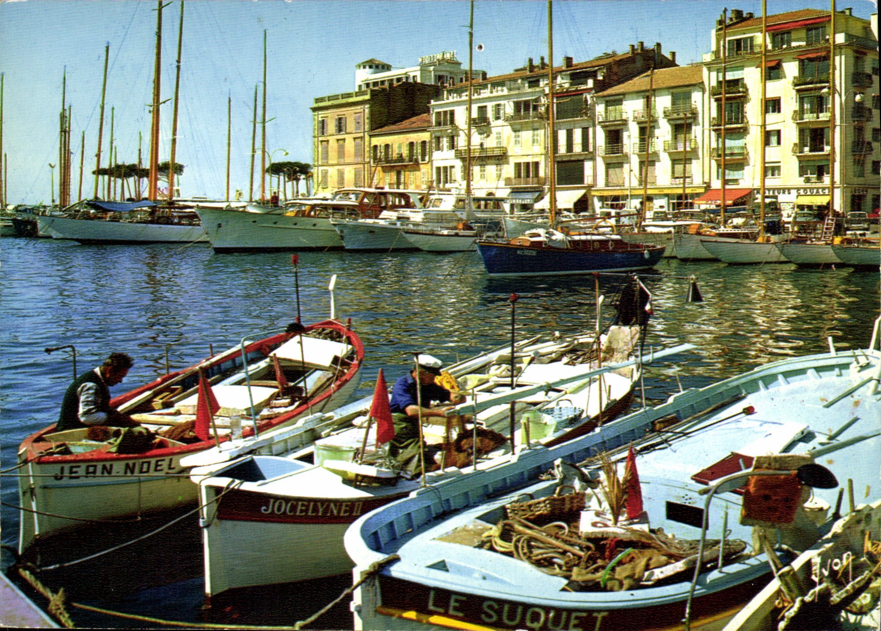 CPM Couleurs et lumiere de France La Cote d'Azur Cannes Alpes Maritimes un aspect du Port le Quai Su
