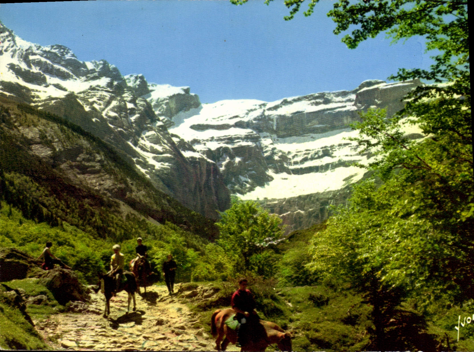 CPM Couleurs et lumiere de France Les Pyrenees Cirque de Gavarnie H P le Sentier du Cirque 