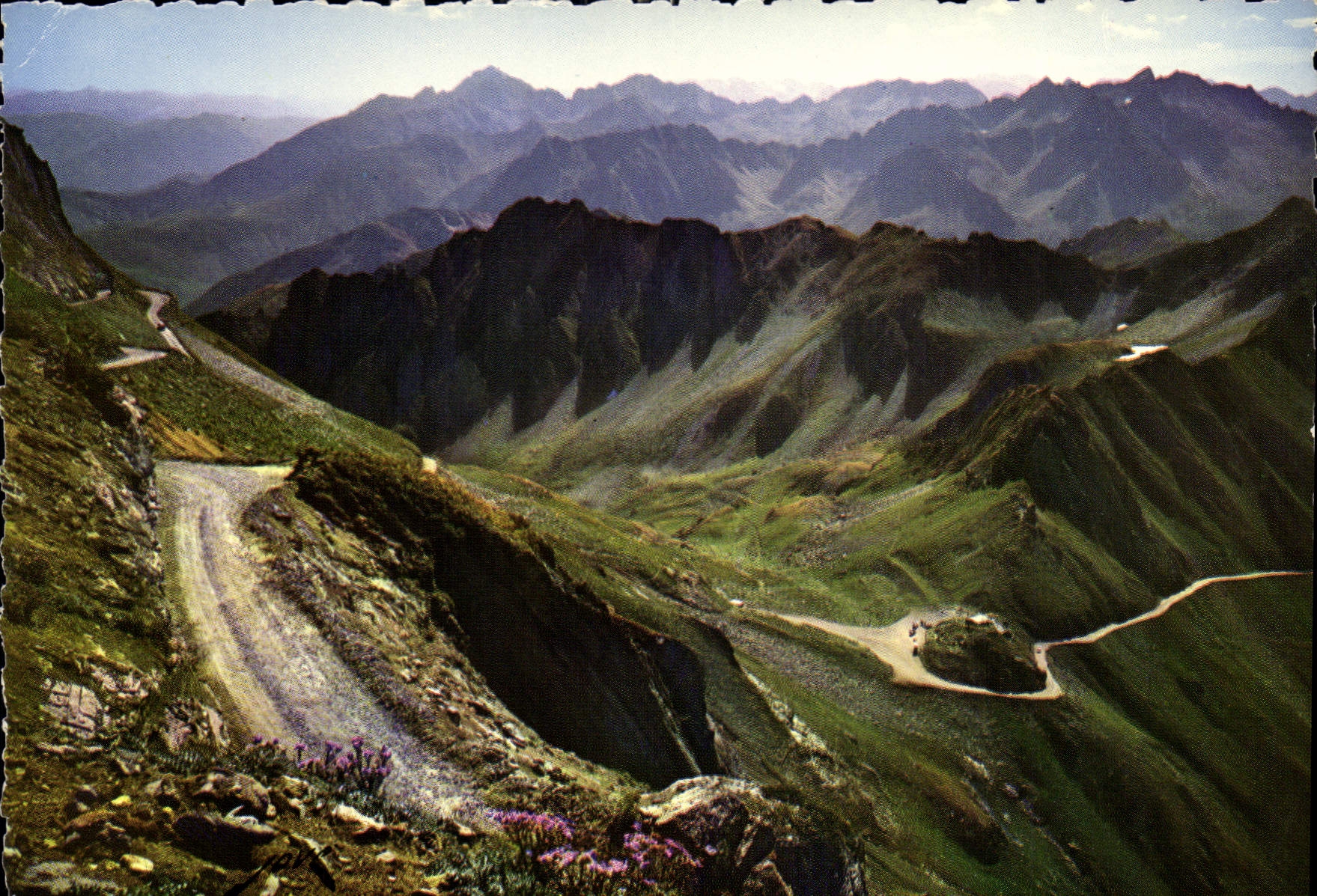 CPM Les Pyrenees Route du Tourmalet au Pic du Midi de Bigorre