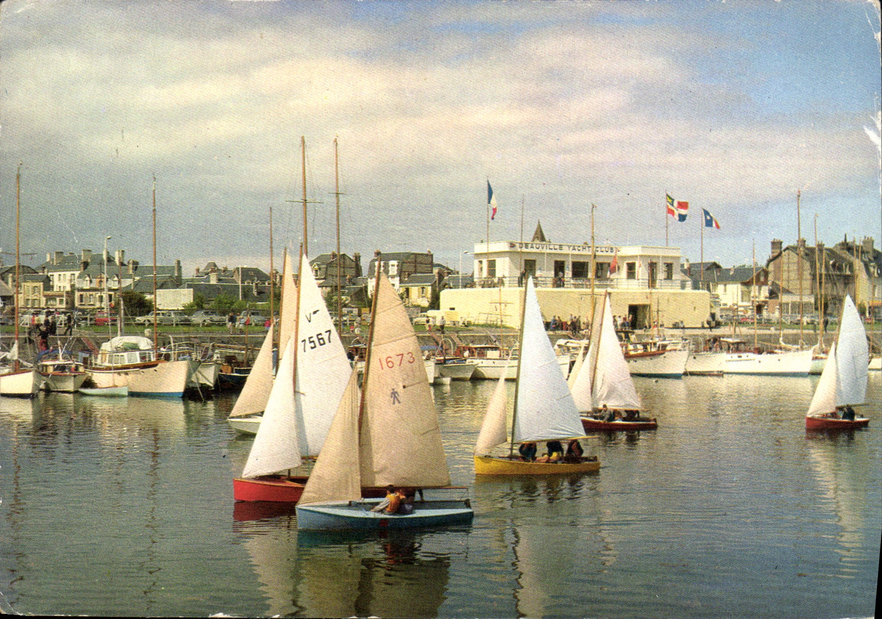 CPM Deauville Calvados Ecole de Voile Bateaux