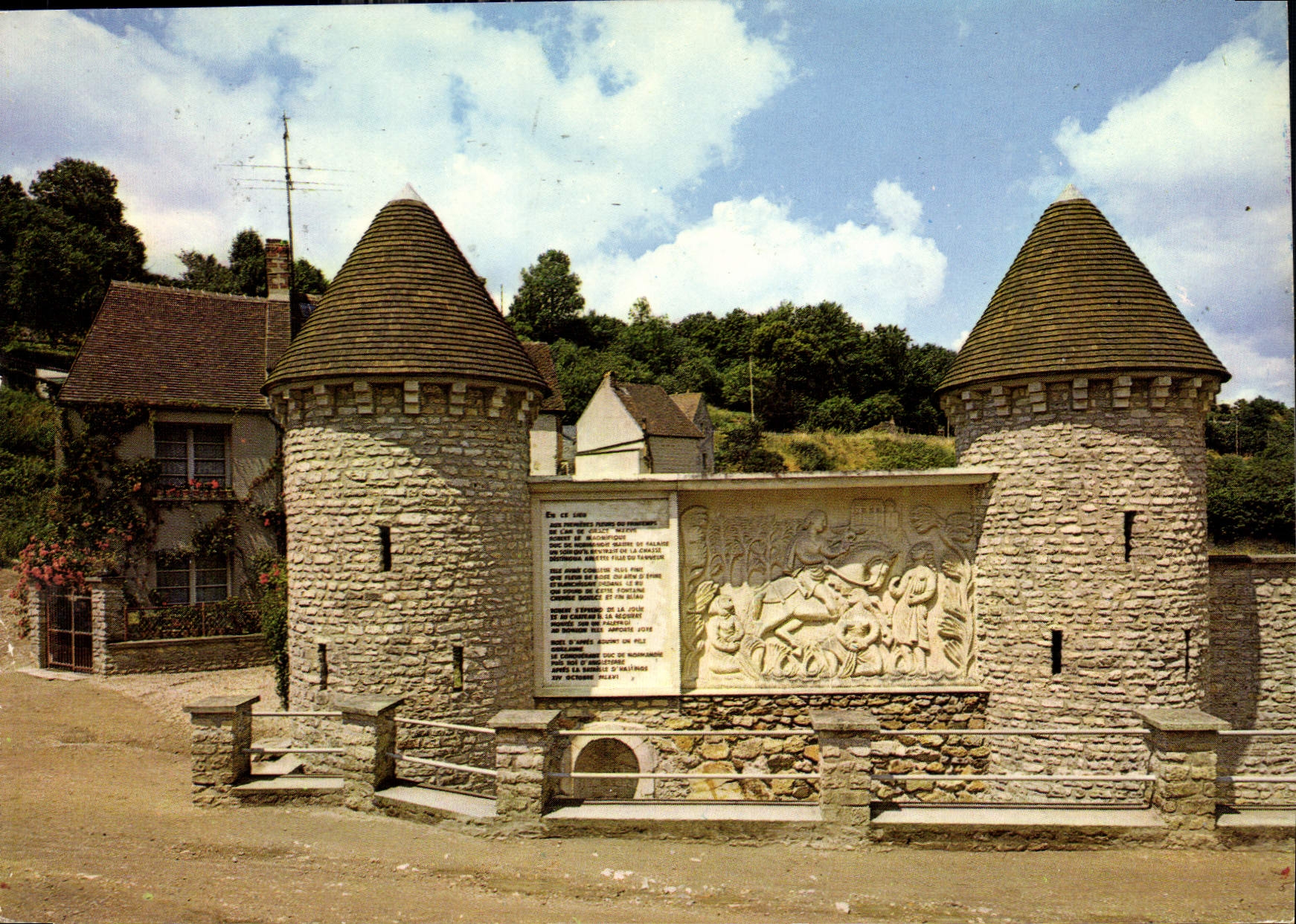 CPM Falaise Calvados la Fontaine d'Arlette