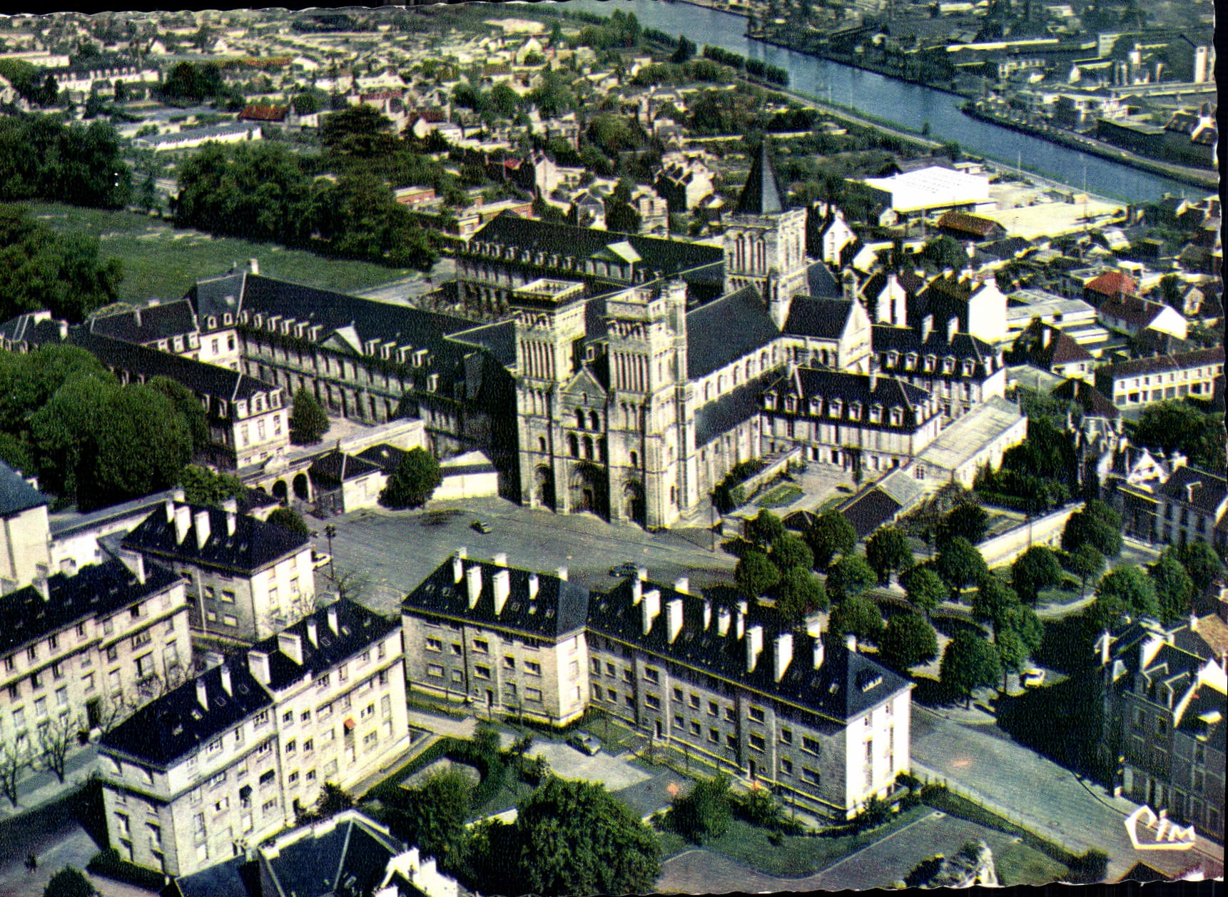 CPM Caen Calvados Vue aerienne L'Abbaye aux Dames