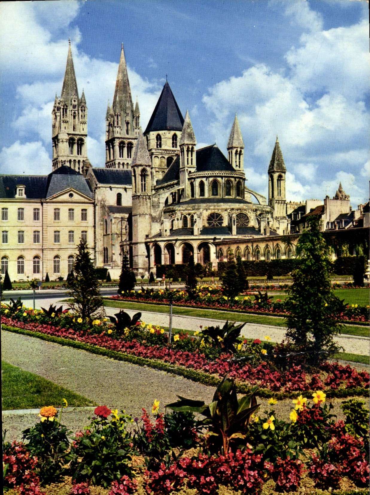 CPM En Normandie Caen Calvados Abbaye aux Hommes 