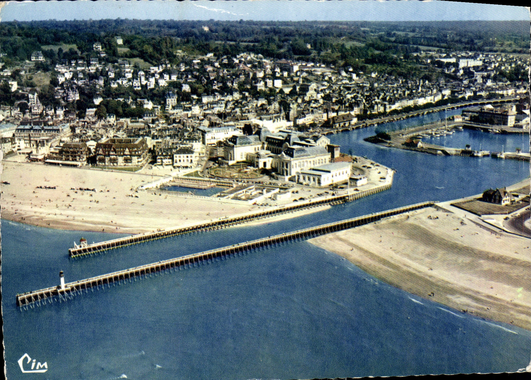 CPM Trouville Deauville Calvados Vue aerienne L'Entree du Port