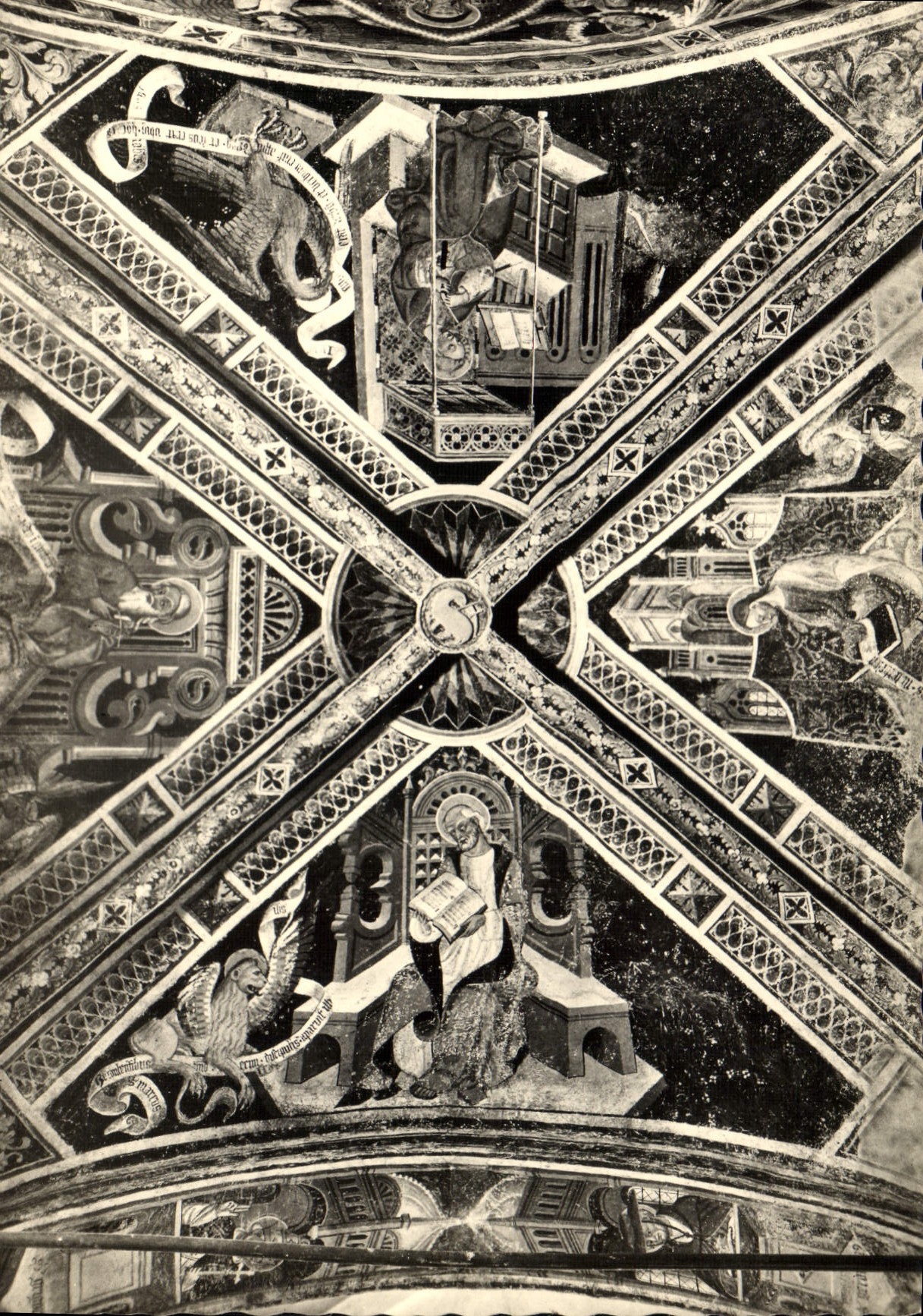 CPA La Brigue Alpes maritimes Chapelle Notre Dame des Fontaines Fresques de Jean Baleison Voutins du