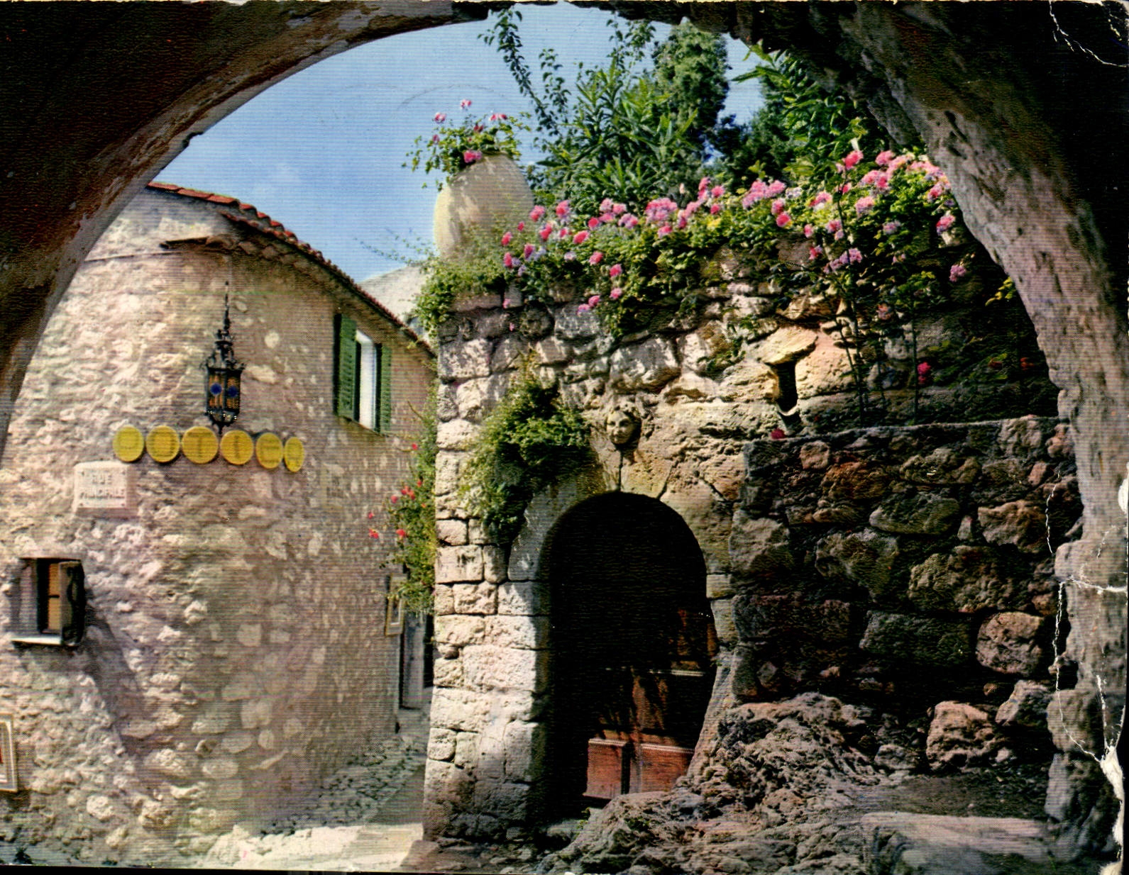 CPA La Cote d'Azur Eze Village Voute de l'ancienne Chapelle 