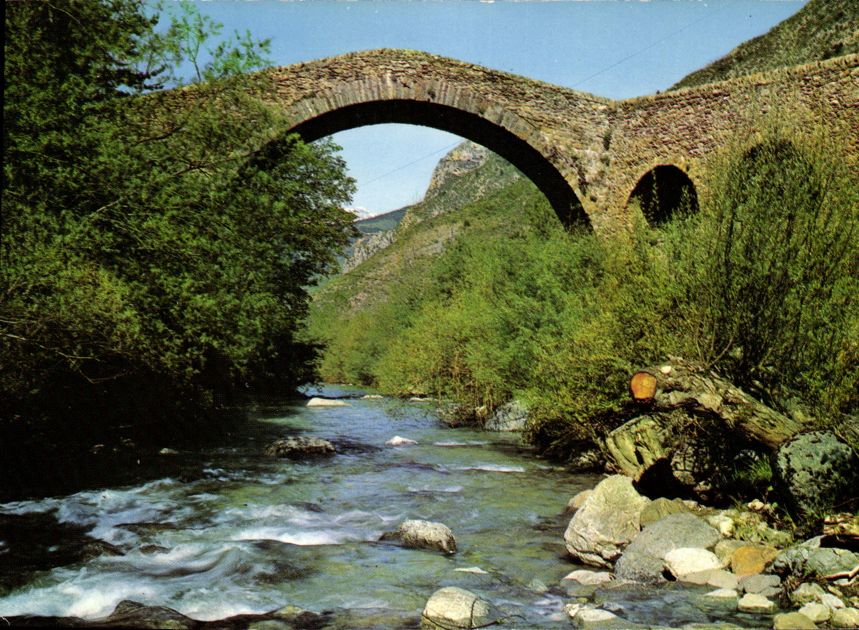 CPA Paysages de France la Brigue Alpes Maritimes le Pont du Coq Vieux pont romain sur la Levenza ent