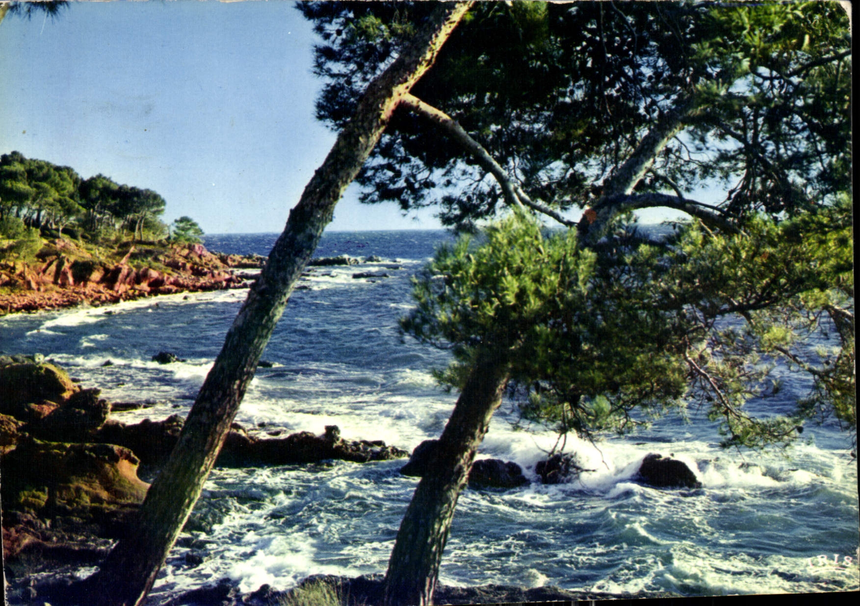 CPA Reflets de la Cote d'Azur la Mediterranee venant mourir au pied de la Corniche d'Or 