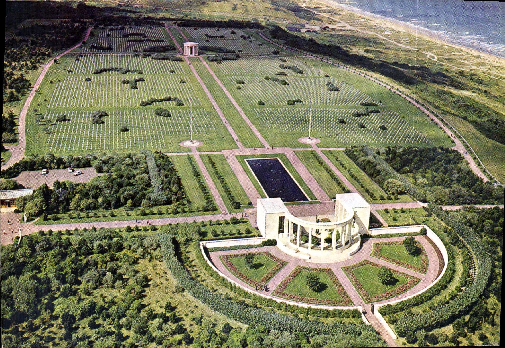 CPM La France vue du ciel Omaha Beach Saint Laurent sur Mer Calvados le cimetiere americain le memor