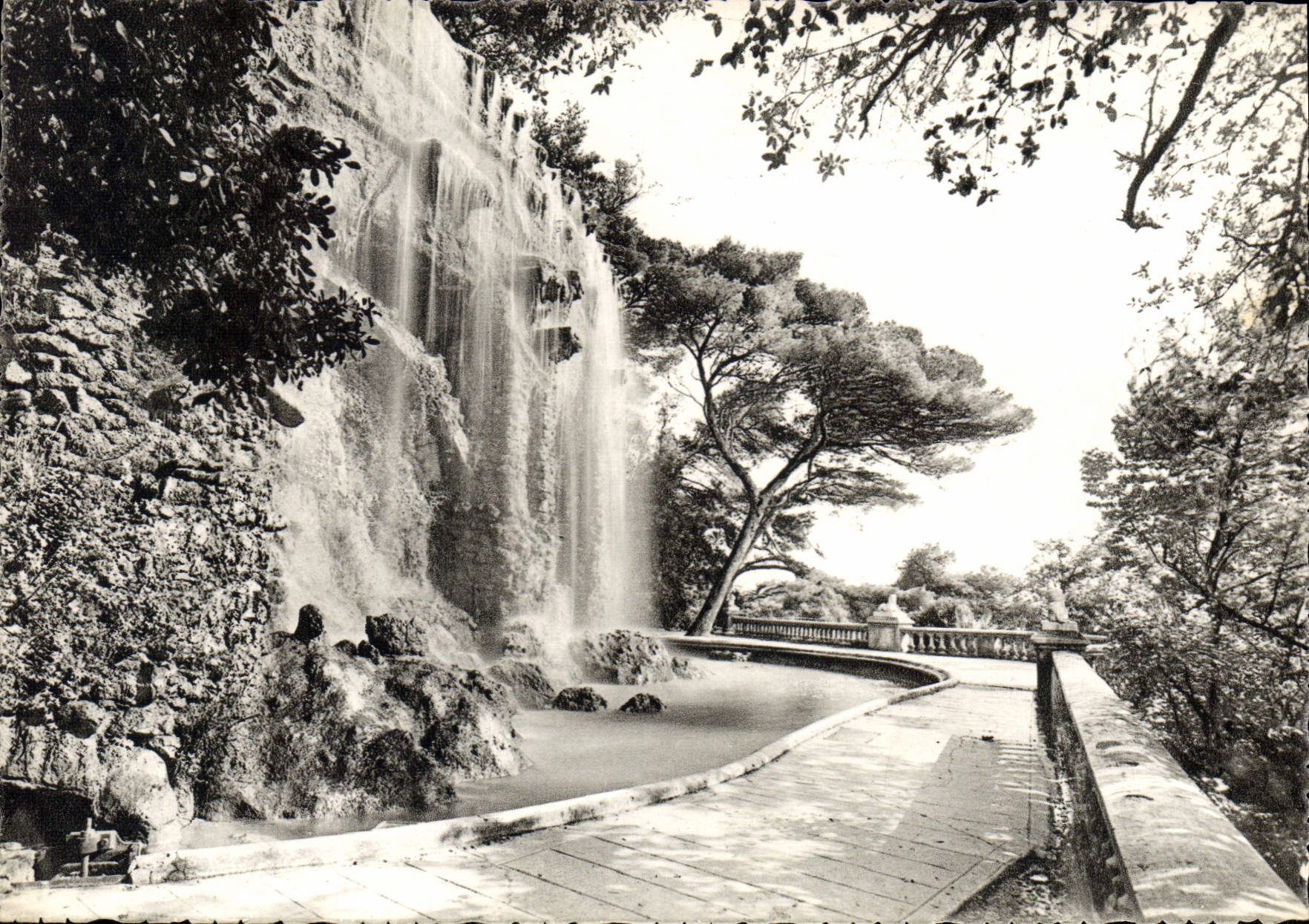 CPM Nice Cascade du Chateau 