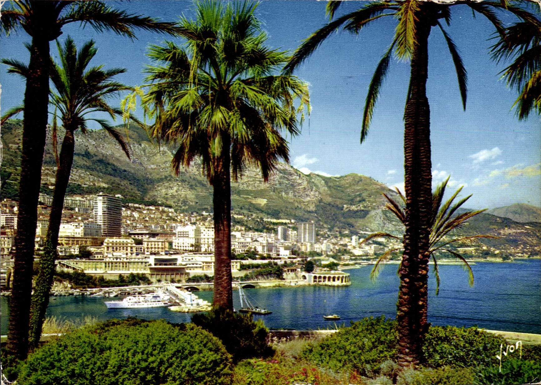 CPM La Cote d'Azur Miracle de la Nature Principaute de Monaco Vue generale sur Monte Carlo Bateau